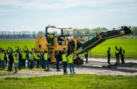 Paving seminar 2017: демонстрация возможностей дорожной техники Cat®